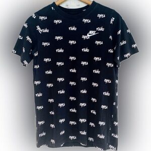 The Nike Tee - unisex - Boy/Girl size XL - Women’s XS